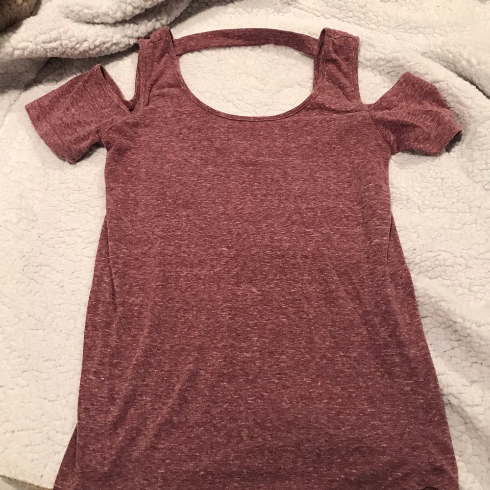 Off the shoulder tee